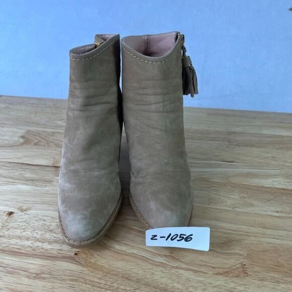 Stuart Weitzman Ankle Booties Womens 8:5 M Tan Nubuck Leather Tasseled Side Zip - Picture 13 of 13